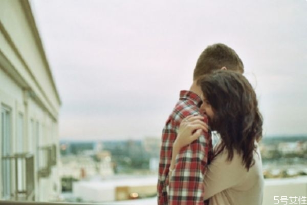 真心和假意的男人區(qū)別 考驗(yàn)?zāi)腥苏嫘淖詈玫姆椒? alt=