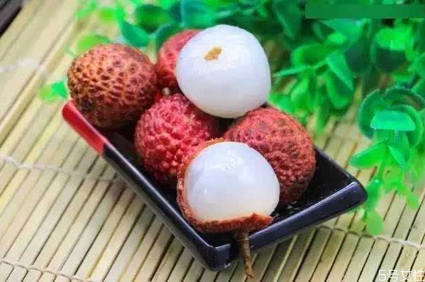 荔枝里面的蟲是什么蟲 吃到肚子里有什么危害 荔枝里面的蟲是什么蟲 吃到肚子里有什么危害