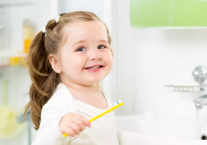 寶寶長(zhǎng)牙慢是什么原因 寶寶長(zhǎng)牙吃哪些東西好