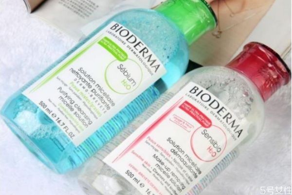 卸妝油卸妝水哪個危害大 卸妝水和卸妝油區(qū)別 卸妝油卸妝水哪個危害大 卸妝水和卸妝油區(qū)別