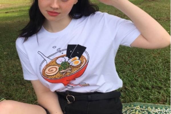 印花t恤應(yīng)該怎么洗 印花t恤洗滌注意事項