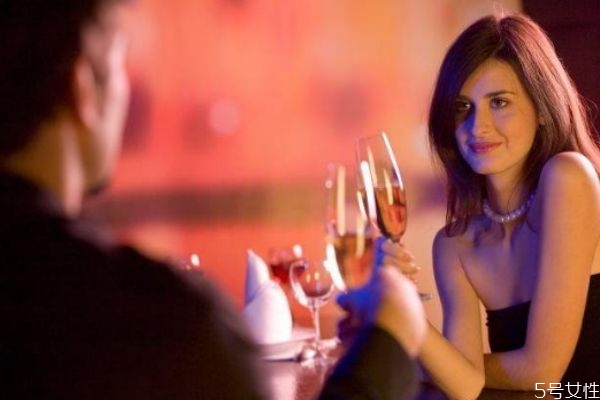 夫妻長期冷戰(zhàn)怎么解決 夫妻長期冷戰(zhàn)會(huì)怎么樣