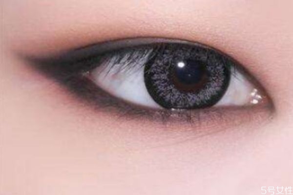 煙熏妝怎么畫(huà)眼線 怎么畫(huà)煙熏妝的步驟