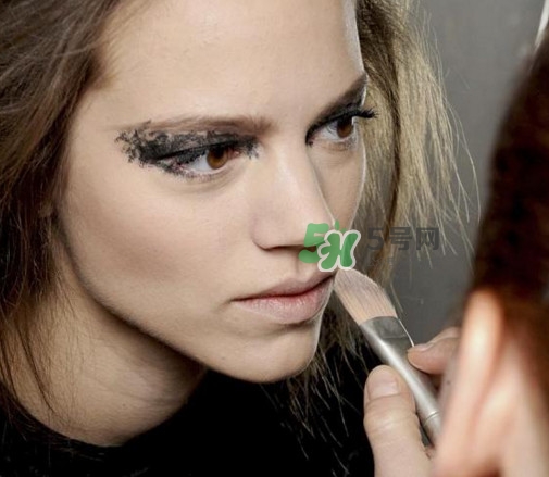 煙熏妝怎么畫？煙熏妝的畫法步驟圖解