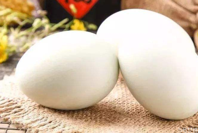 對雞蛋過敏的人可以吃鵝蛋嗎 鵝蛋搖起來晃動是不新鮮了嗎 對雞蛋過敏的人可以吃鵝蛋嗎 鵝蛋搖起來晃動是不新鮮了嗎