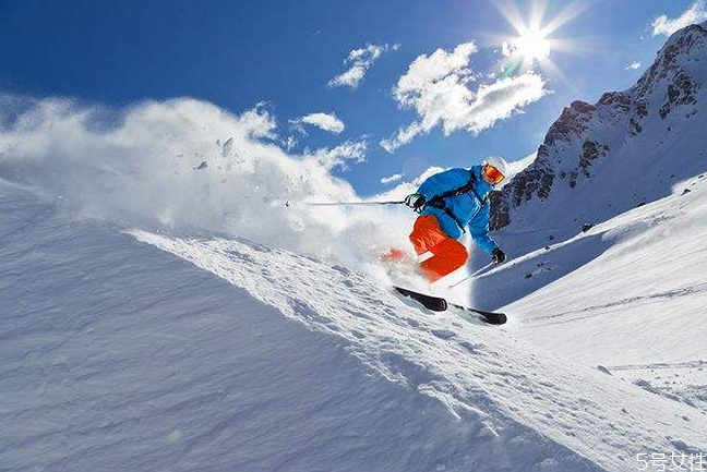 滑雪會曬黑嗎 滑雪臉凍傷了怎么辦 滑雪會曬黑嗎 滑雪臉凍傷了怎么辦