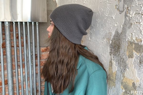 針織帽怎么戴不會(huì)掉 針織帽的戴法 針織帽怎么戴不會(huì)掉 針織帽的戴法