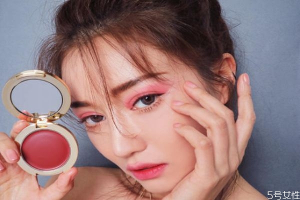 口紅當腮紅有害處嗎 為什么口紅不能當腮紅