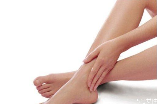 腿毛有一根白色的是什么 腿毛發(fā)癢是怎么回事 腿毛有一根白色的是什么 腿毛發(fā)癢是怎么回事