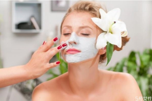敷完面膜后臉還是很干怎么回事 為什么越敷面膜臉越干