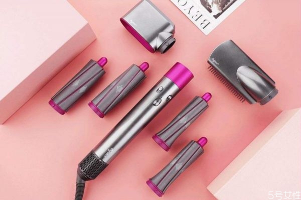 拉直頭發(fā)可以用卷發(fā)棒嗎 頭發(fā)拉直后用卷發(fā)棒會不直嗎