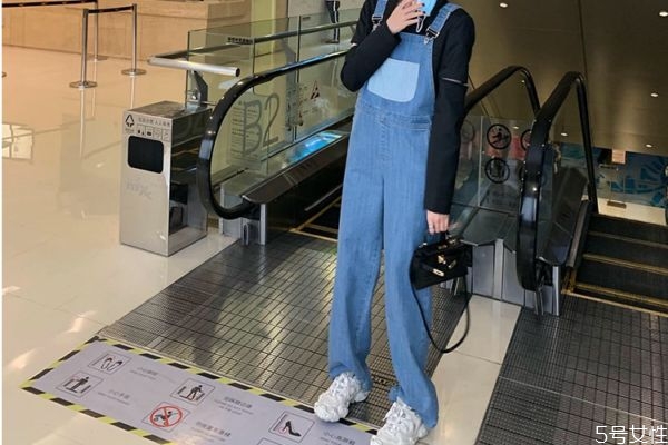 背帶褲扣子壞了小妙招 背帶褲怎樣搭配鞋子 背帶褲扣子壞了小妙招 背帶褲怎樣搭配鞋子