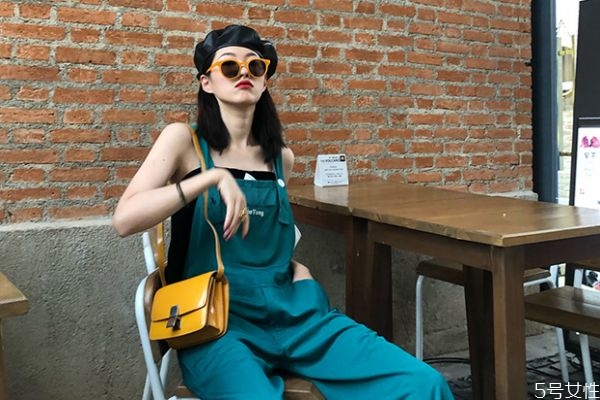 背帶褲搭配什么鞋子 什么身材不適合背帶褲 背帶褲搭配什么鞋子 什么身材不適合背帶褲