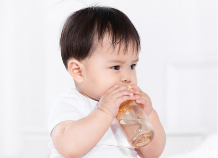 寶寶頭發(fā)長(zhǎng)得不均勻怎么回事 寶寶頭發(fā)黃吃什么能變黑 寶寶頭發(fā)長(zhǎng)得不均勻怎么回事 寶寶頭發(fā)黃吃什么能變黑