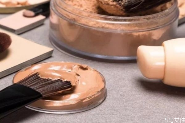 浮粉的產(chǎn)生原因是什么 臉上浮粉怎么臨時補救