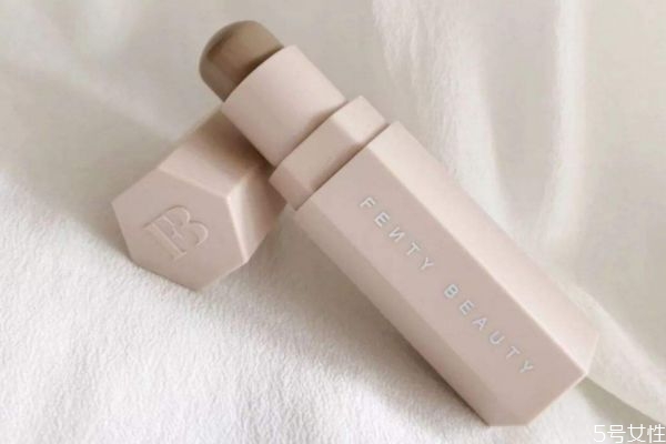 修容棒可以用洗面奶洗嗎 修容筆需要卸妝嗎 修容棒可以用洗面奶洗嗎 修容筆需要卸妝嗎