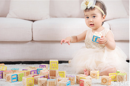 寶寶不穿內(nèi)褲好嗎 寶寶不肯穿內(nèi)褲怎么辦 寶寶不穿內(nèi)褲好嗎 寶寶不肯穿內(nèi)褲怎么辦