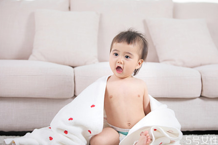 寶寶不穿內(nèi)褲好嗎 寶寶不肯穿內(nèi)褲怎么辦 寶寶不穿內(nèi)褲好嗎 寶寶不肯穿內(nèi)褲怎么辦