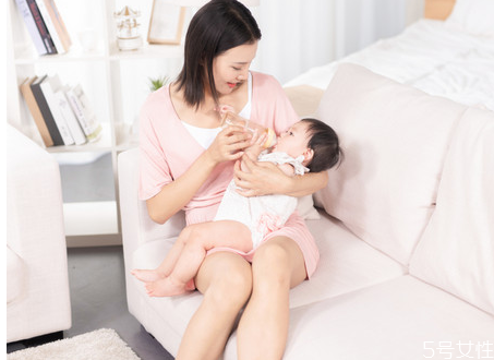 早產兒可以去游泳嗎 早產寶寶怎么喂養(yǎng)