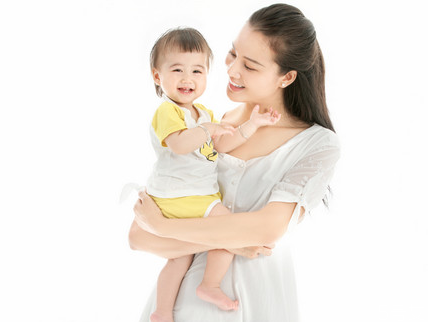 早產(chǎn)兒吃什么增強(qiáng)抵抗力 早產(chǎn)兒發(fā)育遲緩的表現(xiàn) 早產(chǎn)兒吃什么增強(qiáng)抵抗力 早產(chǎn)兒發(fā)育遲緩的表現(xiàn)