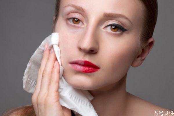 挑完粉刺后可以洗臉嗎 挑完粉刺后可以敷補水面膜嗎 挑完粉刺后可以洗臉嗎 挑完粉刺后可以敷補水面膜嗎