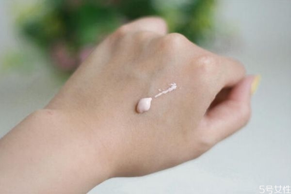 美顏霜涂過(guò)還需要用隔離嗎 涂了素顏霜后還要涂隔離嗎