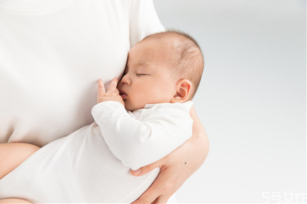 怎么正確清理寶寶鼻屎 經常給寶寶挖鼻屎的壞處