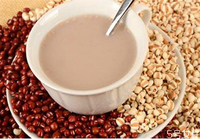 來(lái)月經(jīng)能喝紅豆薏米粉嗎 紅豆薏米粉的正確吃法 來(lái)月經(jīng)能喝紅豆薏米粉嗎 紅豆薏米粉的正確吃法