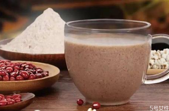 來(lái)月經(jīng)能喝紅豆薏米粉嗎 紅豆薏米粉的正確吃法 來(lái)月經(jīng)能喝紅豆薏米粉嗎 紅豆薏米粉的正確吃法