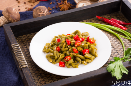 腌酸豆角用不用熱水焯 酸豆角太酸了怎么補救 腌酸豆角用不用熱水焯 酸豆角太酸了怎么補救