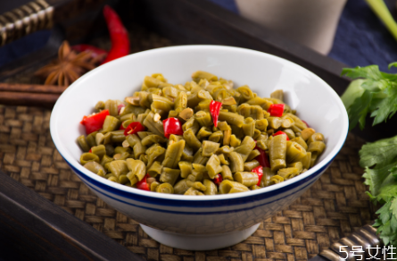 腌酸豆角用不用熱水焯 酸豆角太酸了怎么補救 腌酸豆角用不用熱水焯 酸豆角太酸了怎么補救