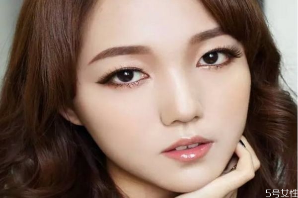 貓眼妝怎么畫(huà) 怎么畫(huà)小貓妝容