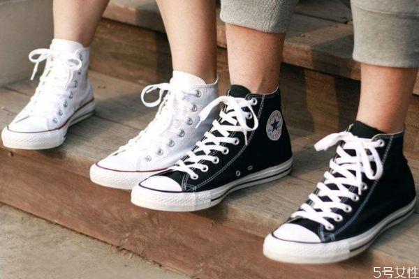 匡威1970s和常青款的區(qū)別 匡威鞋子好搭配嗎 匡威1970s和常青款的區(qū)別 匡威鞋子好搭配嗎