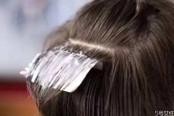 染發(fā)后用什么洗發(fā)水 染發(fā)后怎么樣護(hù)理頭發(fā) 染發(fā)后用什么洗發(fā)水 染發(fā)后怎么樣護(hù)理頭發(fā)