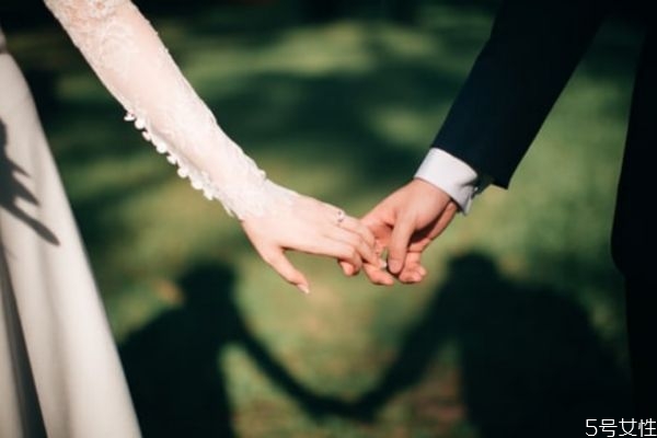 老公厭倦老婆的表現(xiàn) 男人心里沒(méi)老婆的表現(xiàn) 老公厭倦老婆的表現(xiàn) 男人心里沒(méi)老婆的表現(xiàn)