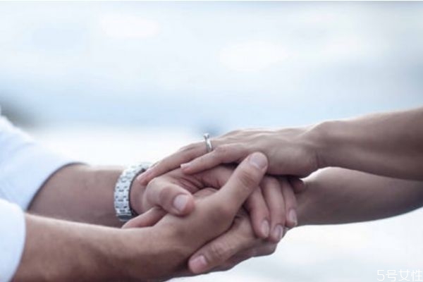 老公厭倦老婆的表現(xiàn) 男人心里沒(méi)老婆的表現(xiàn) 老公厭倦老婆的表現(xiàn) 男人心里沒(méi)老婆的表現(xiàn)