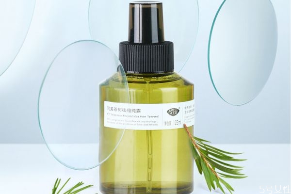 純露放冰箱后再拿出來(lái)用不會(huì)變質(zhì)嗎 純露過(guò)期了還能用嗎 純露放冰箱后再拿出來(lái)用不會(huì)變質(zhì)嗎 純露過(guò)期了還能用嗎