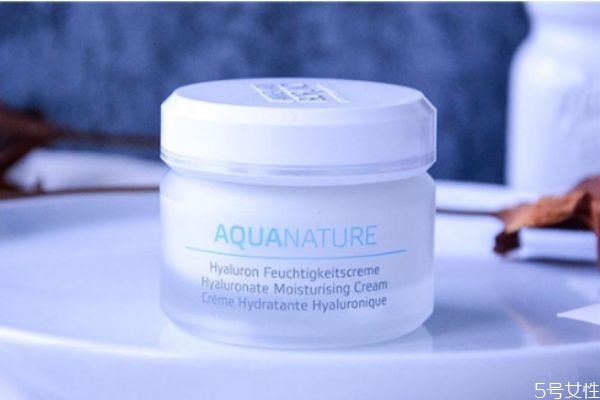 面霜有幾種質(zhì)地 怎樣挑選合適的面霜 面霜有幾種質(zhì)地 怎樣挑選合適的面霜