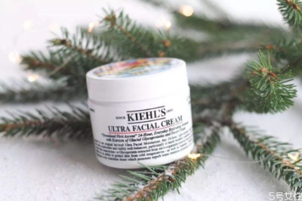 保濕面霜保質(zhì)期多久 保濕面霜需要卸妝嗎 保濕面霜保質(zhì)期多久 保濕面霜需要卸妝嗎