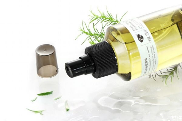 純露放冰箱后再拿出來(lái)用不會(huì)變質(zhì)嗎 純露過(guò)期了還能用嗎 純露放冰箱后再拿出來(lái)用不會(huì)變質(zhì)嗎 純露過(guò)期了還能用嗎