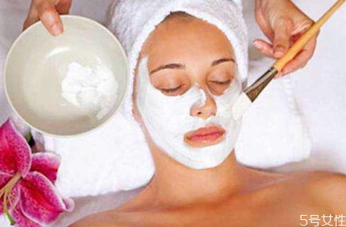 面粉面膜有美白作用嗎 面粉面膜可以祛斑嗎 面粉面膜有美白作用嗎 面粉面膜可以祛斑嗎