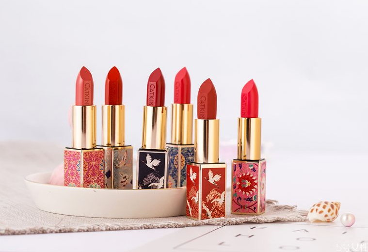 唇部化妝品有哪幾類(lèi) 唇部化妝技巧