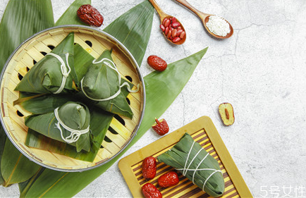 寶寶怎么吃粽子才能避免消化不良 小孩粽子吃多了怎么辦 寶寶怎么吃粽子才能避免消化不良 小孩粽子吃多了怎么辦