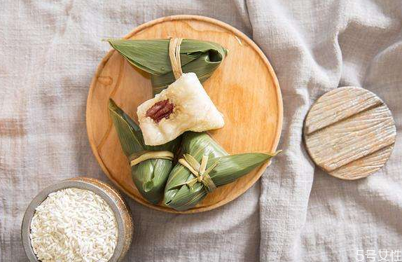 寶寶怎么吃粽子才能避免消化不良 小孩粽子吃多了怎么辦 寶寶怎么吃粽子才能避免消化不良 小孩粽子吃多了怎么辦