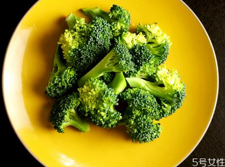 西蘭花怎么吃減肥 西蘭花榨汁要先煮熟嗎 西蘭花怎么吃減肥 西蘭花榨汁要先煮熟嗎