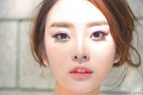 珠光眼影是什么意思 眼影珠光好看還是啞光好看 珠光眼影是什么意思 眼影珠光好看還是啞光好看