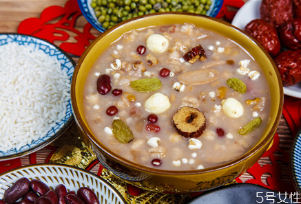 出伏喝什么粥 出伏吃什么水果好 出伏喝什么粥 出伏吃什么水果好