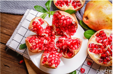 出伏喝什么粥 出伏吃什么水果好 出伏喝什么粥 出伏吃什么水果好