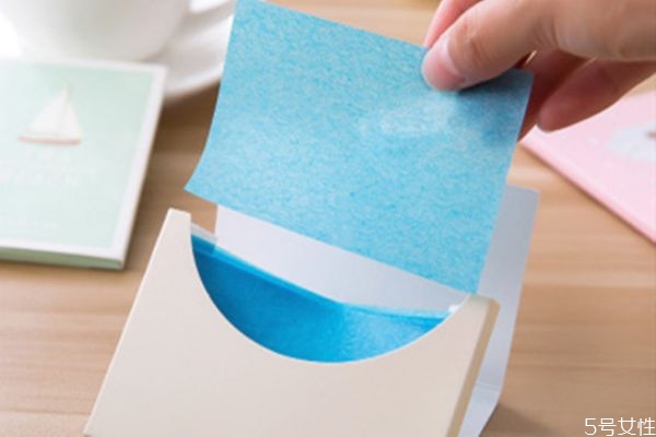 臉用吸油紙之后可以直接擦乳液嗎 吸油紙的使用方法 臉用吸油紙之后可以直接擦乳液嗎 吸油紙的使用方法