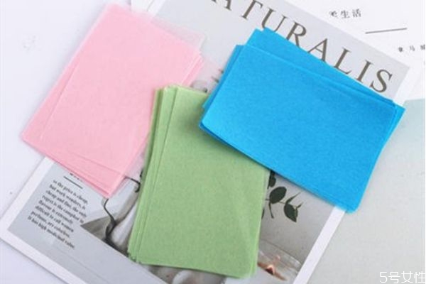 臉用吸油紙之后可以直接擦乳液嗎 吸油紙的使用方法 臉用吸油紙之后可以直接擦乳液嗎 吸油紙的使用方法